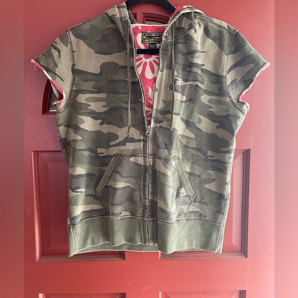Lucky Brand Jackets & Blazers - VINTAGE LUCKY BRAND camo cap sleeve zip up hoodie. From 1993